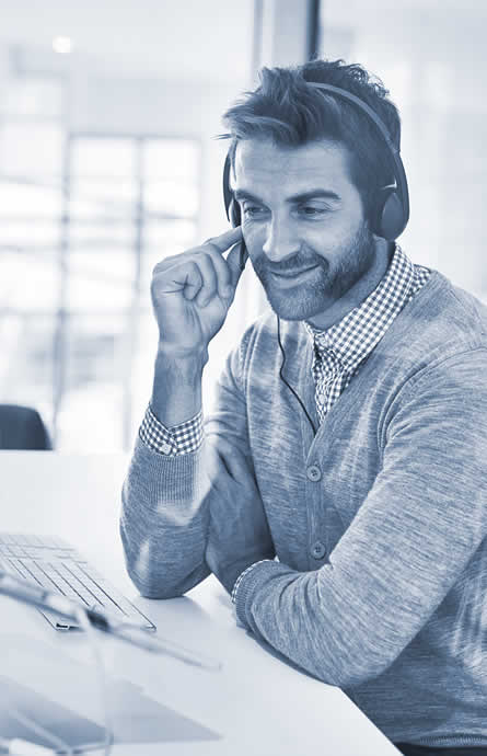 man-talking-on-the-phone-gathering-information-about-it-issues